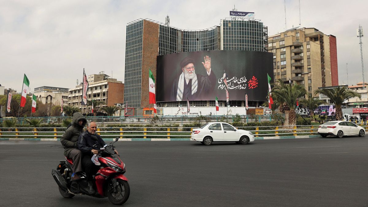 Íránci jsou nesmiřitelně rozdělení, nemá to dobré řešení, říká orientalistka